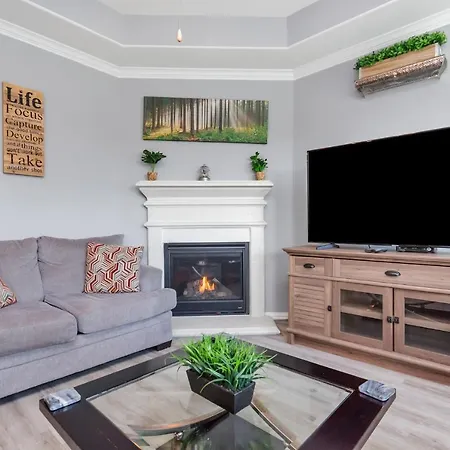 Amazing Home With Patio! 13 Mins To Airport! 20 Mins To Downtown!